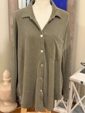 🍒BOGO50%🍒🆕💚BLUMIN: DARK OLIVE Ribbed Button Down Top SMALL
